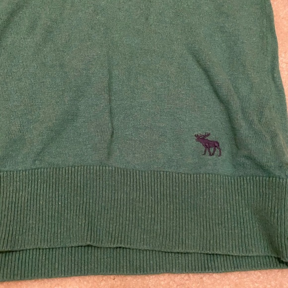 Abercrombie and Fitch v-neck sweater - Picture 2 of 4